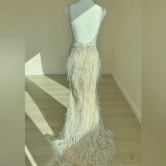 New Jovani 03023 Sheer Embellished Bodice
Feather Gown|Cream|00|Missing Tags - Picture 6 of 17